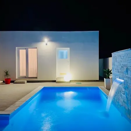 Moderne Maria-vida Piscine 2km Mostar 22km Nyaraló
