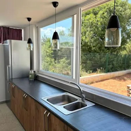 Moderne Maria-vida Piscine 2km Mostar 22km Nyaraló